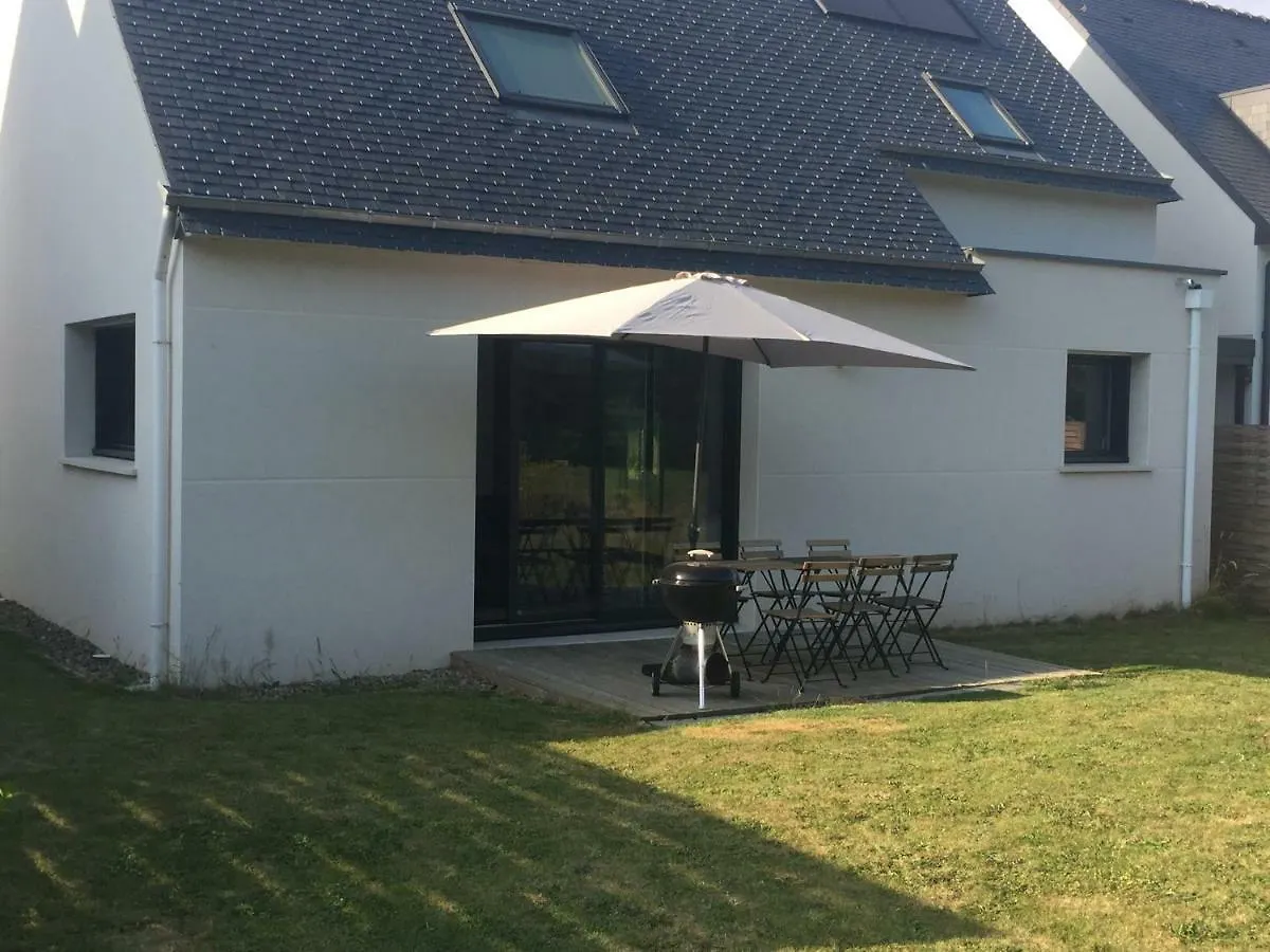 Holiday home Maison Jardin De La Baie Douarnenez France